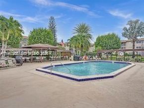 4805 NW 35th St 404, Lauderdale Lakes FL 33319