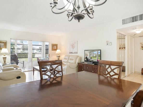 4805 NW 35th St 404, Lauderdale Lakes FL 33319