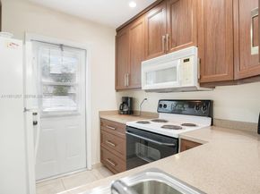 4805 NW 35th St 404, Lauderdale Lakes FL 33319