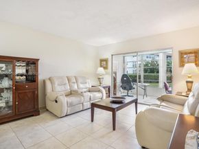 4805 NW 35th St 404, Lauderdale Lakes FL 33319