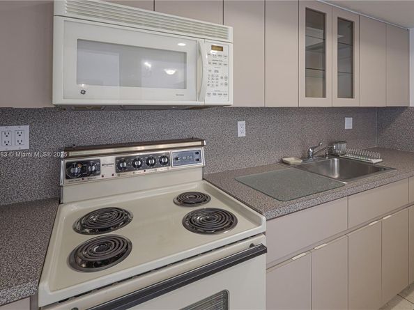 1700 NE 105th St 512, Miami Shores FL 33138