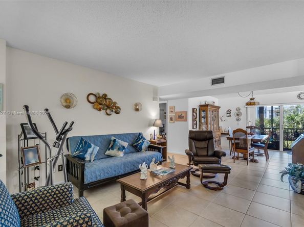 17000 NW 67th Ave 126, Hialeah FL 33015