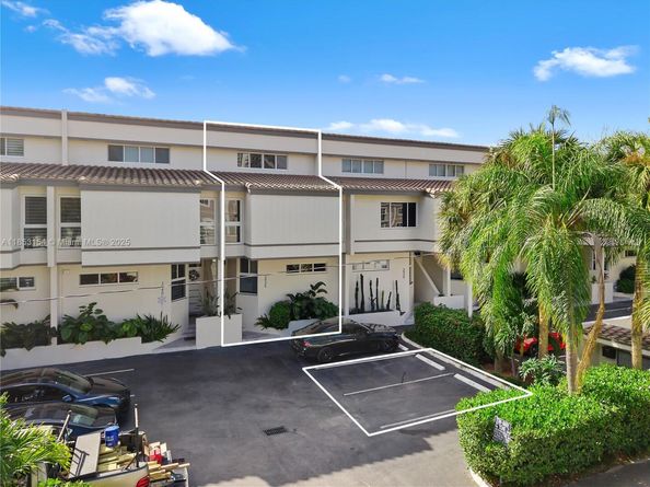 3936 NE 168th St 7, North Miami Beach FL 33160