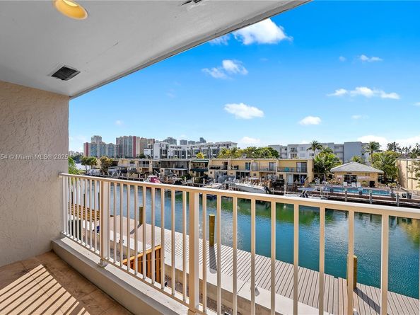 3936 NE 168th St 7, North Miami Beach FL 33160