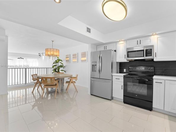 3936 NE 168th St 7, North Miami Beach FL 33160