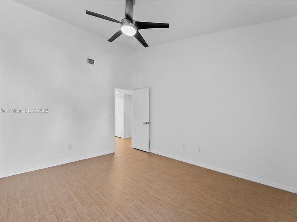 3936 NE 168th St 7, North Miami Beach FL 33160