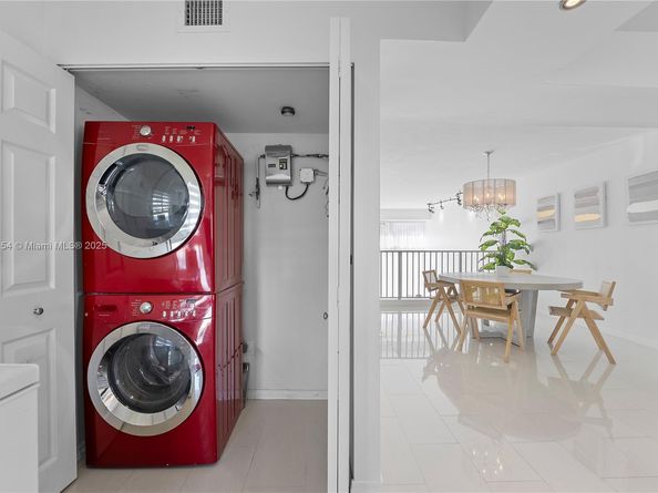 3936 NE 168th St 7, North Miami Beach FL 33160