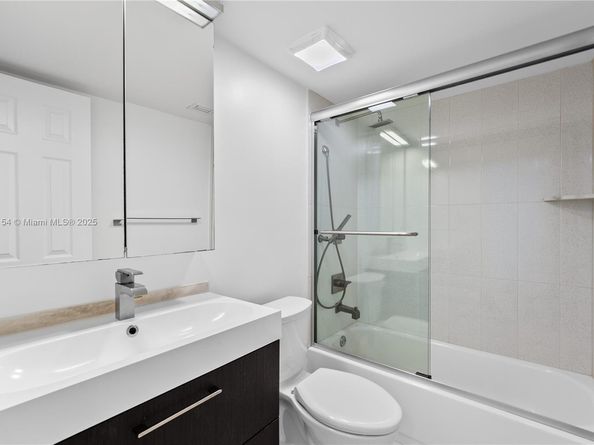 3936 NE 168th St 7, North Miami Beach FL 33160