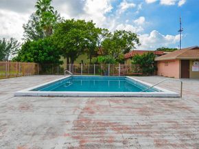 2570 W 67th Pl 212, Hialeah FL 33016