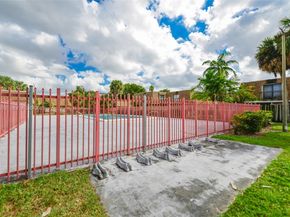 2570 W 67th Pl 212, Hialeah FL 33016
