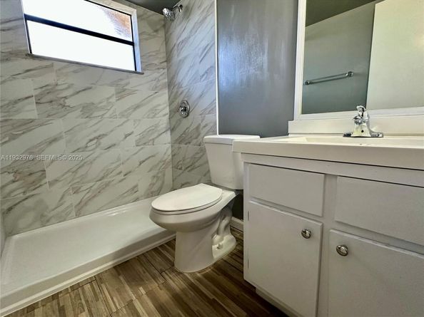 2570 W 67th Pl 212, Hialeah FL 33016