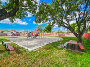 2570 W 67th Pl 212, Hialeah FL 33016