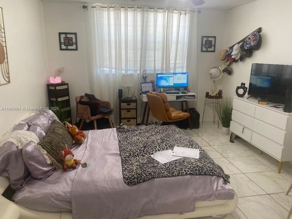 1990 Marseille Dr 201, Miami Beach FL 33141