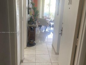 1990 Marseille Dr 201, Miami Beach FL 33141