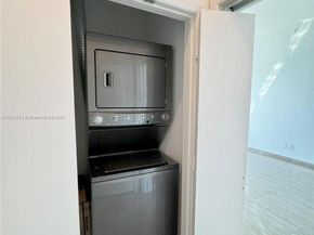 325 S Biscayne Blvd LPH 19, Miami FL 33131