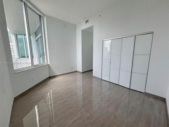 325 S Biscayne Blvd LPH 19, Miami FL 33131