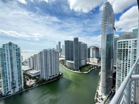 325 S Biscayne Blvd LPH 19, Miami FL 33131