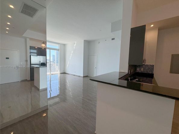 325 S Biscayne Blvd LPH 19, Miami FL 33131