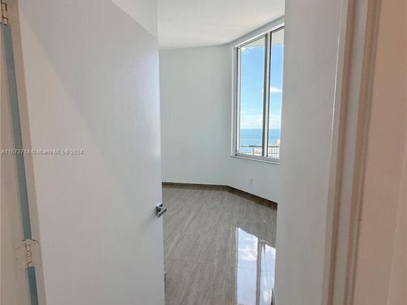 325 S Biscayne Blvd LPH 19, Miami FL 33131