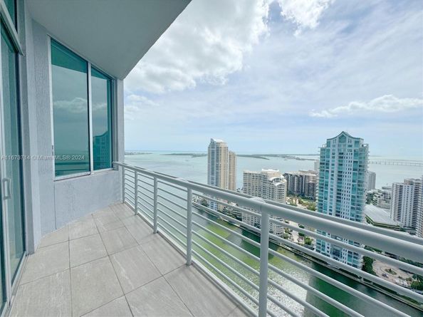 325 S Biscayne Blvd LPH 19, Miami FL 33131