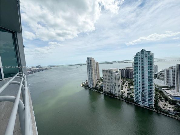 325 S Biscayne Blvd LPH 19, Miami FL 33131