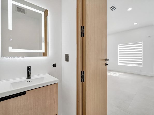 3371 SW 51st St, Hollywood FL 33312