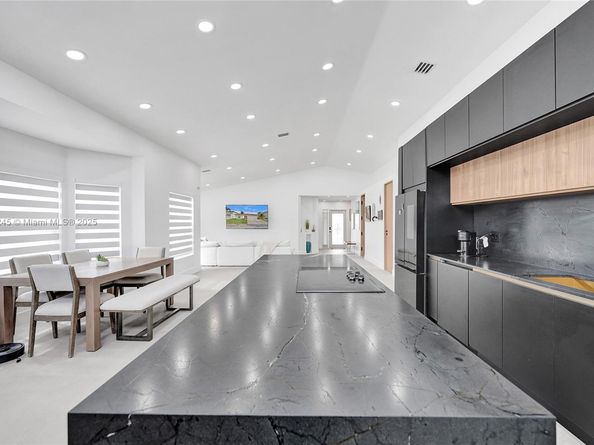 3371 SW 51st St, Hollywood FL 33312