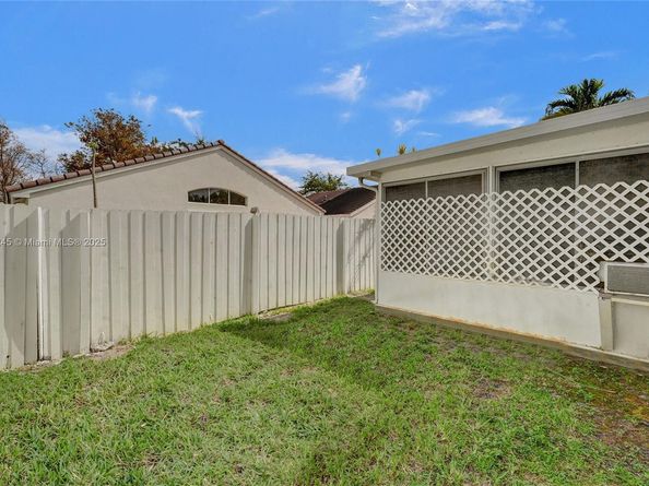 3371 SW 51st St, Hollywood FL 33312