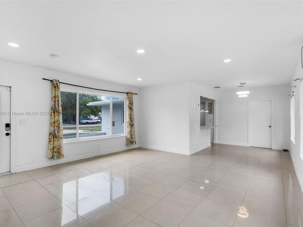 640 E Melrose Cir, Fort Lauderdale FL 33312