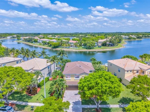 9003 Alexandra Cir, Wellington FL 33414
