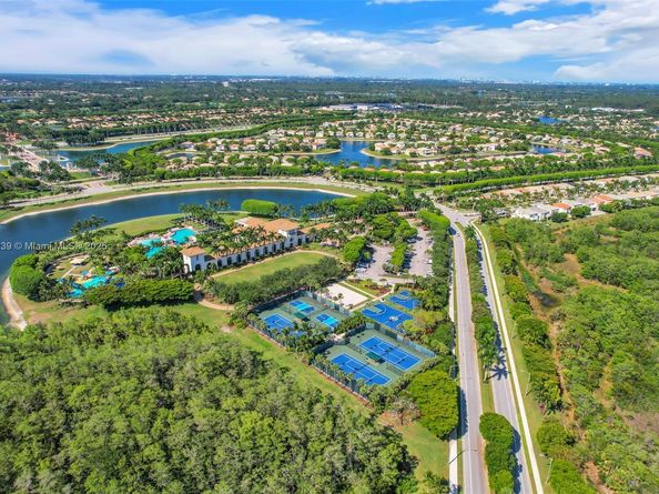 9003 Alexandra Cir, Wellington FL 33414