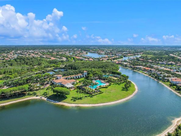 9003 Alexandra Cir, Wellington FL 33414