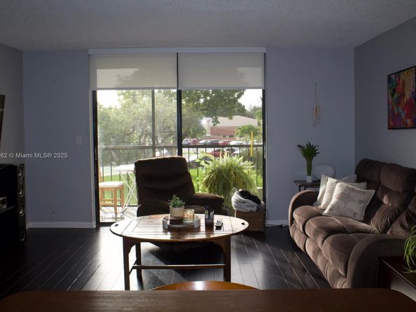 8015 SW 107th Ave 220, Miami FL 33173