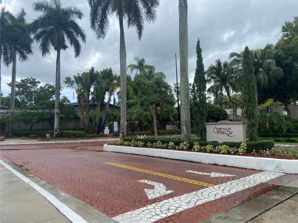 9849 Nob Hill Ln 9849, Sunrise FL 33351