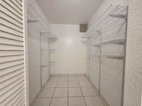 25 Ludlam Dr, Miami Springs FL 33166