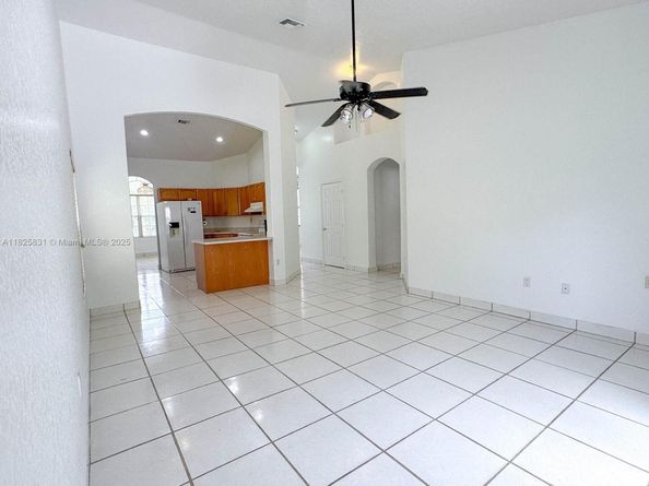 25 Ludlam Dr, Miami Springs FL 33166