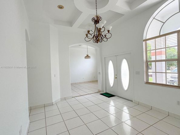 25 Ludlam Dr, Miami Springs FL 33166