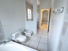 25 Ludlam Dr, Miami Springs FL 33166