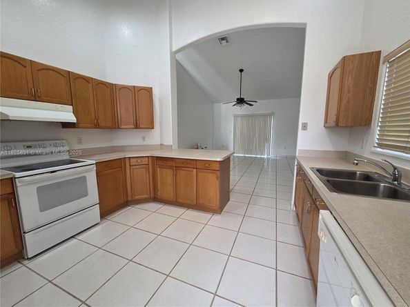 25 Ludlam Dr, Miami Springs FL 33166