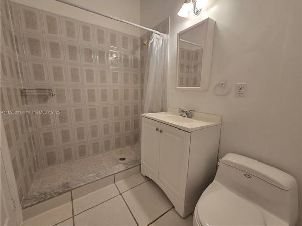 25 Ludlam Dr, Miami Springs FL 33166
