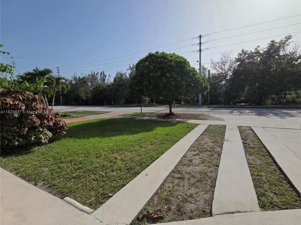 25 Ludlam Dr, Miami Springs FL 33166