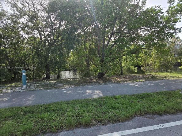 25 Ludlam Dr, Miami Springs FL 33166