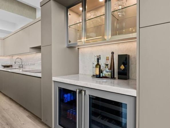 90 SW 3rd St PH15, Miami FL 33130