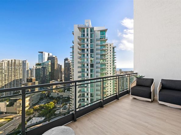 90 SW 3rd St PH15, Miami FL 33130