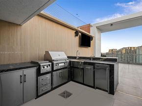 90 SW 3rd St PH15, Miami FL 33130