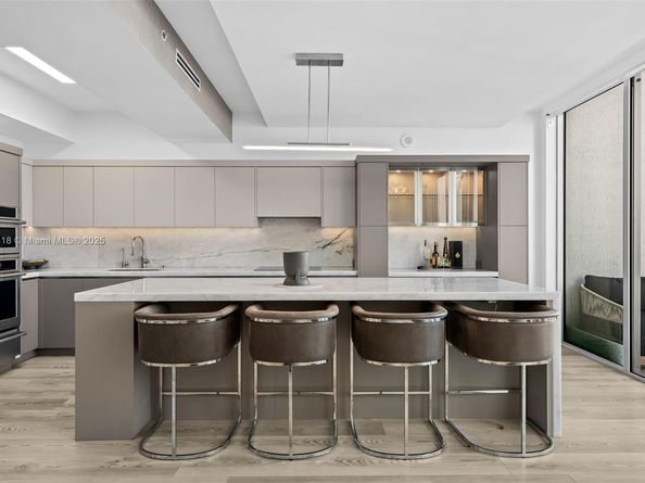 90 SW 3rd St PH15, Miami FL 33130