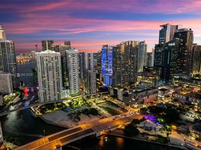 90 SW 3rd St PH15, Miami FL 33130