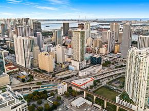 90 SW 3rd St PH15, Miami FL 33130