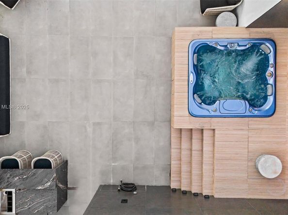 90 SW 3rd St PH15, Miami FL 33130