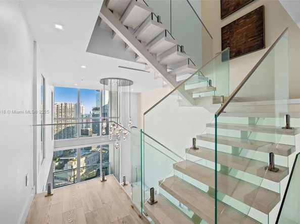 90 SW 3rd St PH15, Miami FL 33130